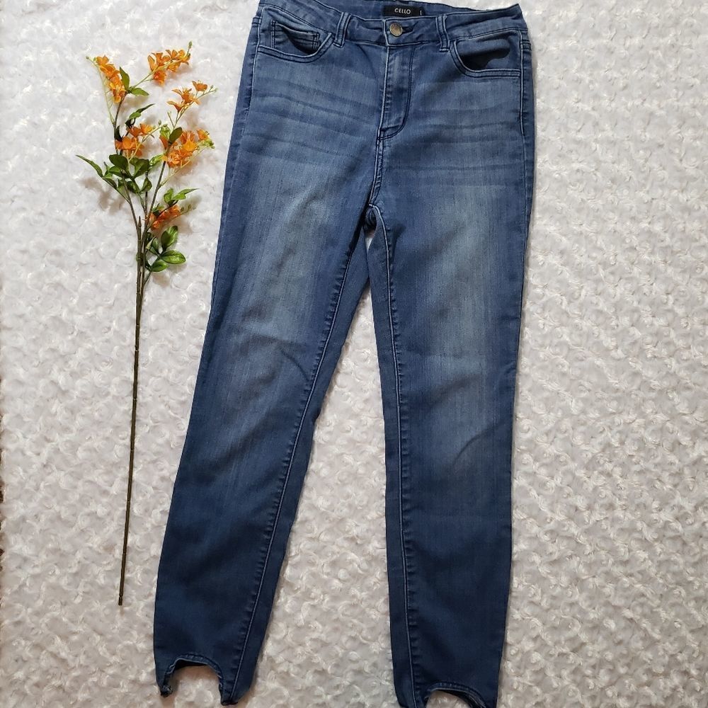 Cello size 7 stirrup jeans